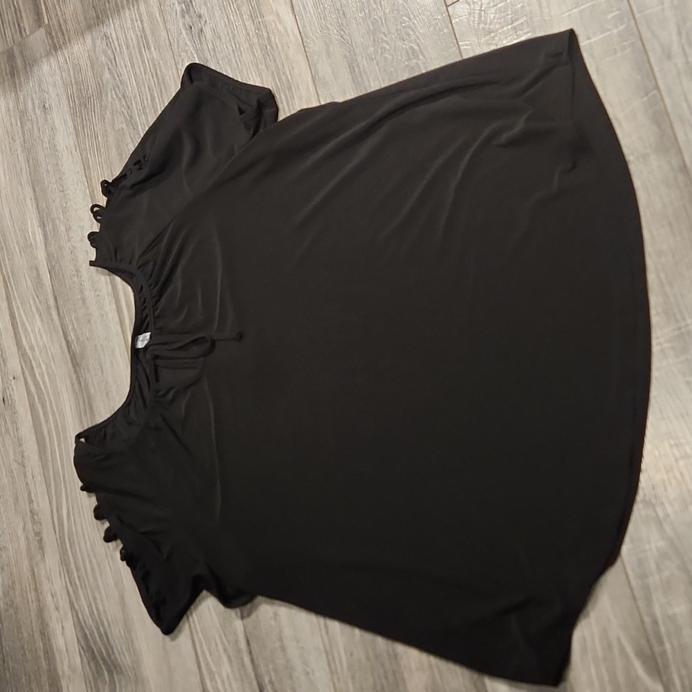 EUC Per Seption Women sz 2X cut out short sleeve shirt